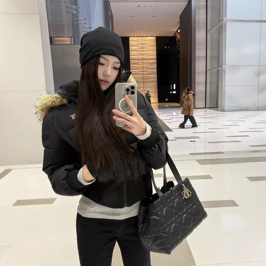 Amerikaanse winterjas met korte imitatiebontkraag en gewatteerde afwerking voor dames