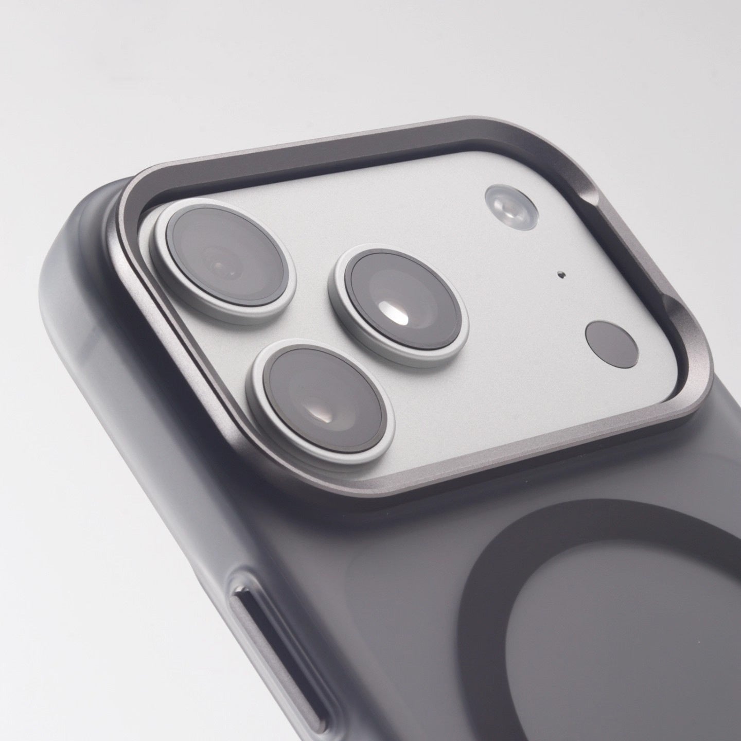 Coque de téléphone iPhone 17 Pro Max avec fixation magnétique mate, effet peau de velours, résistante aux chutes