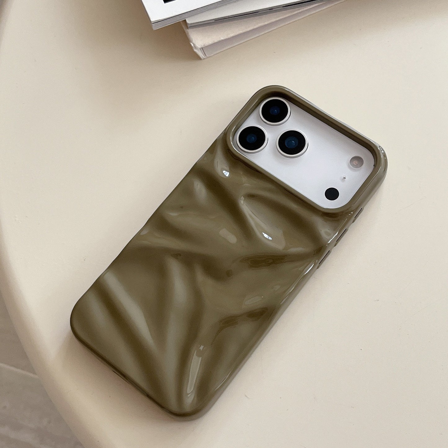 Coque de téléphone à motif plissé tridimensionnel, couleurs automne-hiver